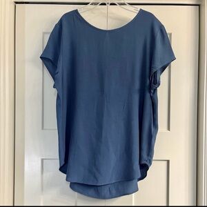 H&M Women Blue Blouse Short Sleeve Keyhole Back Flowing Hi Low Top Size 10 Work